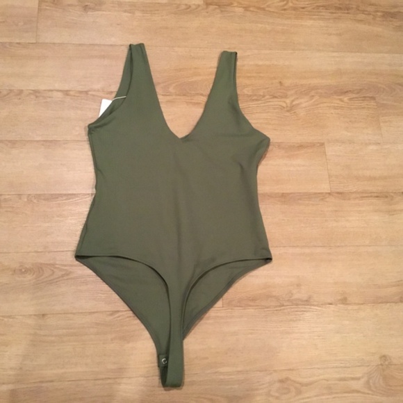 NWT Reoria Green Backless Sleeveless Bodysuit Top Size Large - Picture 9 of 9